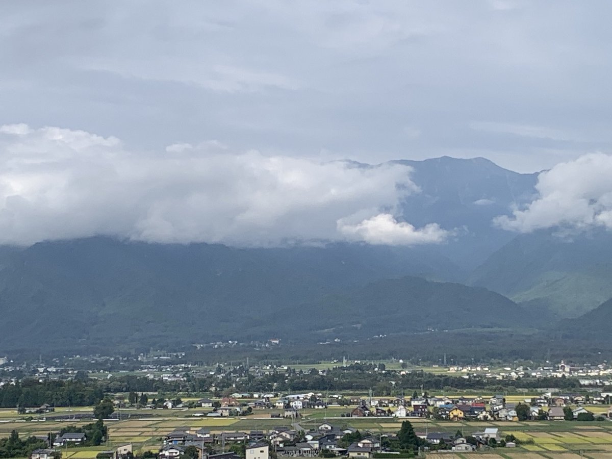FHMvFD5ICYEB89R's tweet photo. 今日の北アルプス。
常念岳、燕岳雲の中！ https://t.co/UEfXmzDtJN