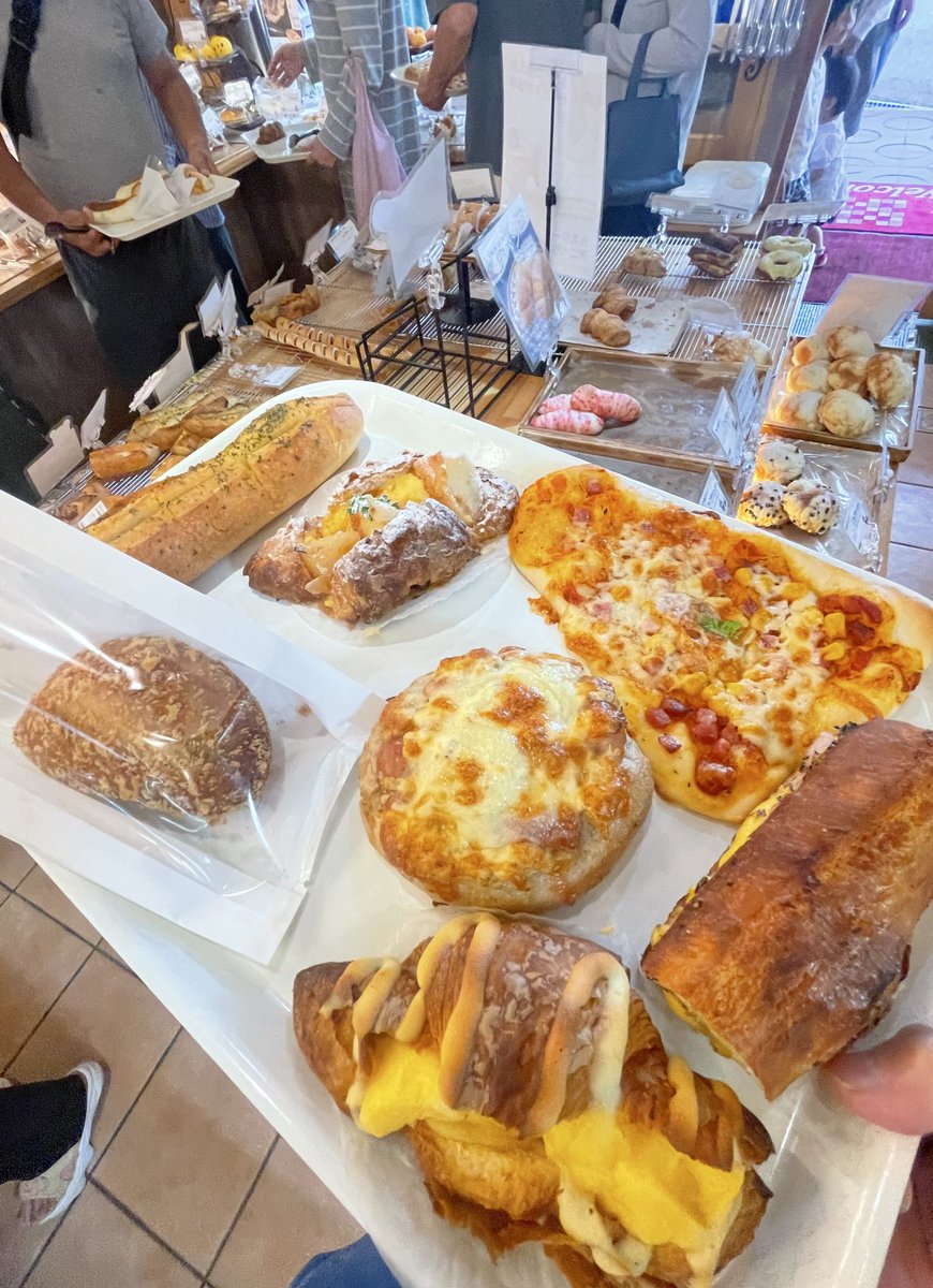 6時〜あいてる
大好きなパン屋さん🤍
7時過ぎで売り切れも多かった🥲