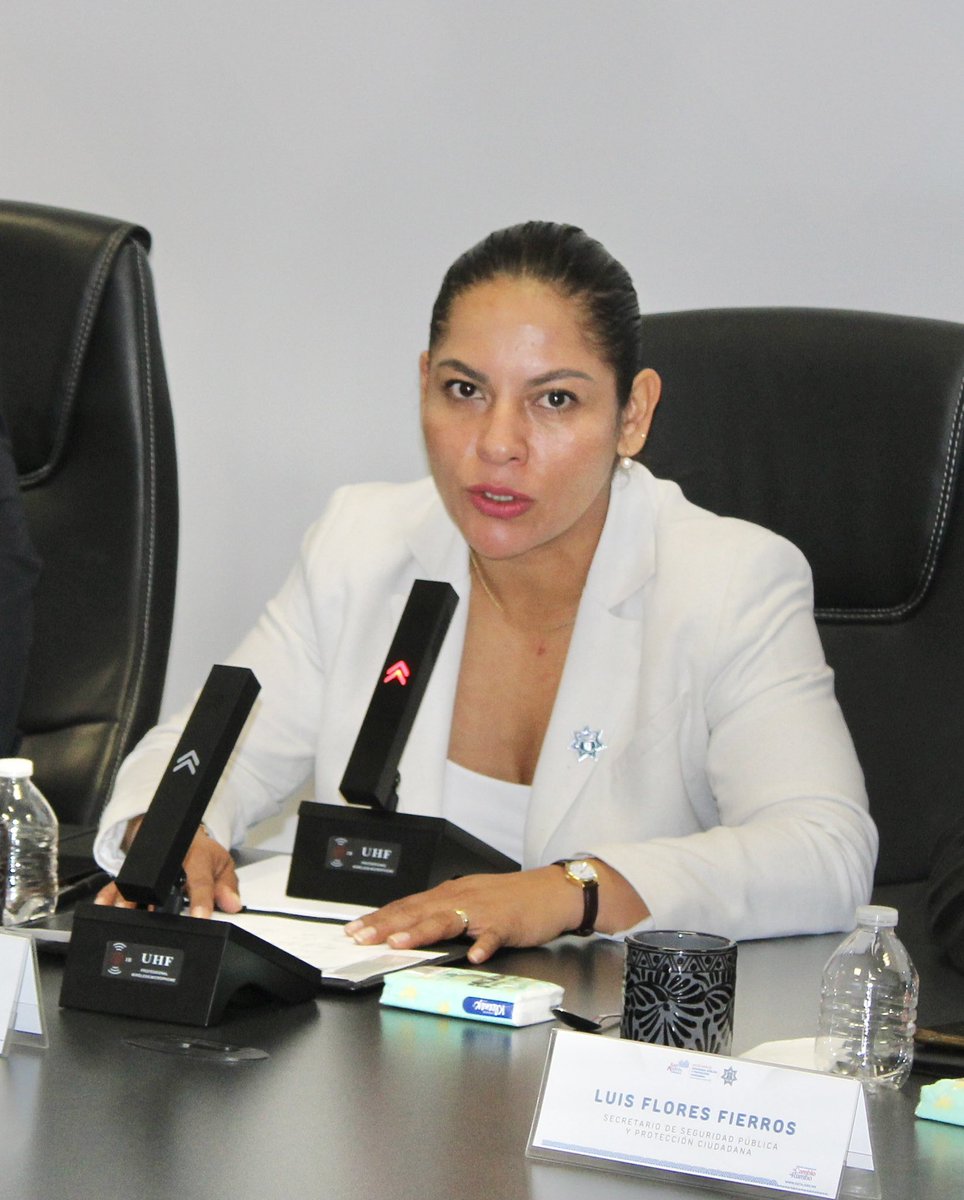 SSPPCSnAndresCH's tweet image. 🔹En cada Mesa de Seguridad y Justicia se analizan los lineamientos a fortalecer para mantener entornos seguros, en #SanAndrésCholula. 

👩🏻👮🏻‍♀️La reunión la llevan a cabo la presidenta @LupitaCuautleT, nuestro secretario Luis Flores Fierros y los diferentes mandos de la #SSPPC.