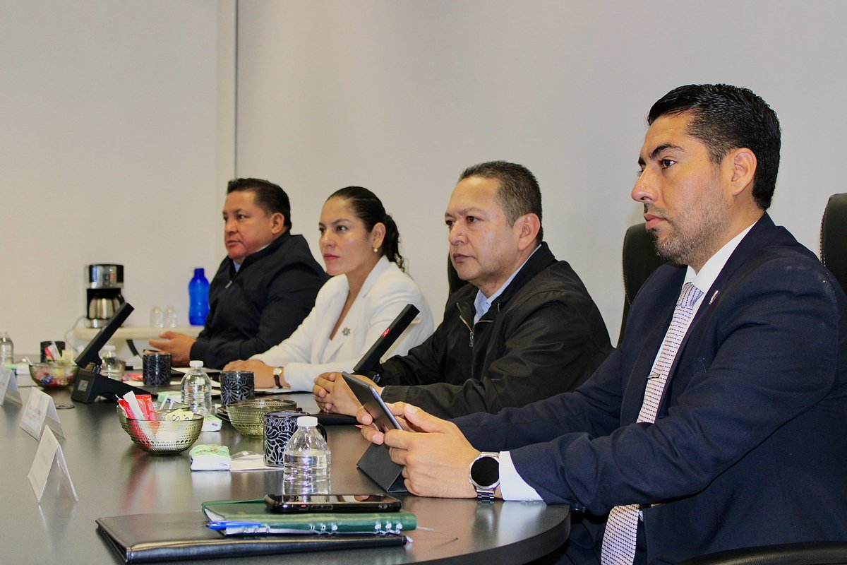 SSPPCSnAndresCH's tweet image. 🔹En cada Mesa de Seguridad y Justicia se analizan los lineamientos a fortalecer para mantener entornos seguros, en #SanAndrésCholula. 

👩🏻👮🏻‍♀️La reunión la llevan a cabo la presidenta @LupitaCuautleT, nuestro secretario Luis Flores Fierros y los diferentes mandos de la #SSPPC.