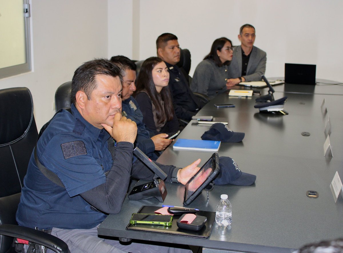 SSPPCSnAndresCH's tweet image. 🔹En cada Mesa de Seguridad y Justicia se analizan los lineamientos a fortalecer para mantener entornos seguros, en #SanAndrésCholula. 

👩🏻👮🏻‍♀️La reunión la llevan a cabo la presidenta @LupitaCuautleT, nuestro secretario Luis Flores Fierros y los diferentes mandos de la #SSPPC.