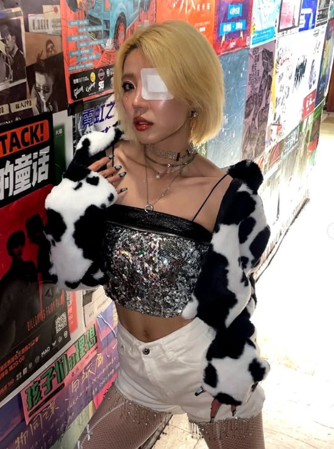 aboutgirlgroups's tweet photo. Happy birthday to the creative, beautiful, sweet, talented, artistic Tian Yin (Teeny)! (LIMESODA/Soloist) https://t.co/IsfNAw5SjW