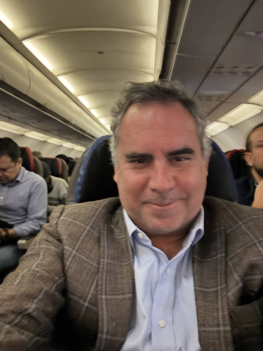 Ya en el avión. Camino a Trujillo. 
Combatir la violencia asociada a la criminalidad que genera la minería ilegal en Pataz, que poco a poco va irrigando Trujillo con ataques con explosivos a viviendas, a La Libertad y al Perú, es urgente.