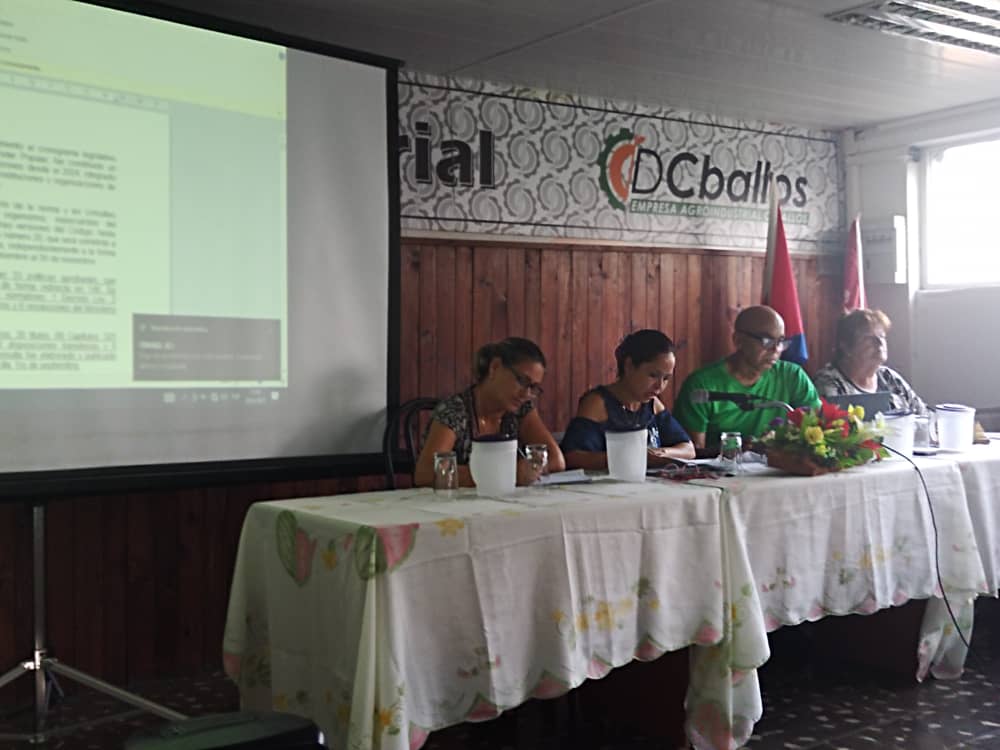 UEBCeballos's tweet photo. En esta jornada en la UEB Industrial Ceballos realizamos la consulta del nuevo Código de Trabajo con la participación activa de todos los trabajadores y un consenso generalizado, damos un paso adelante en nuestros derechos y condiciones laborales.  
#codigodeltrabajocuba https://t.co/K1vKrikiYp
