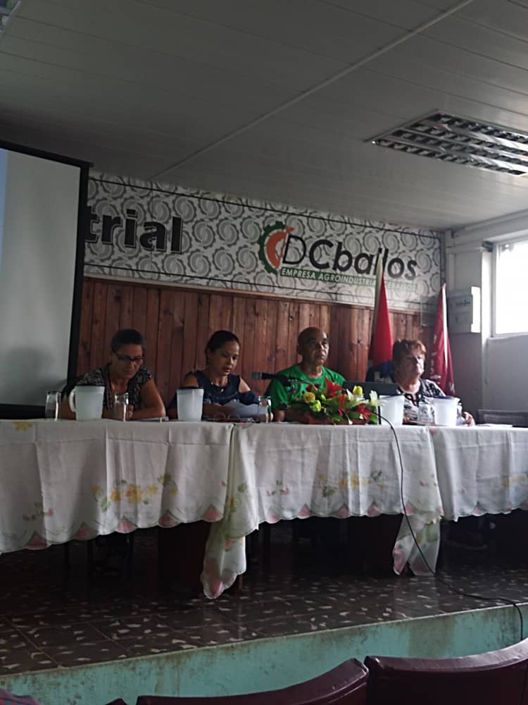 UEBCeballos's tweet photo. En esta jornada en la UEB Industrial Ceballos realizamos la consulta del nuevo Código de Trabajo con la participación activa de todos los trabajadores y un consenso generalizado, damos un paso adelante en nuestros derechos y condiciones laborales.  
#codigodeltrabajocuba https://t.co/K1vKrikiYp