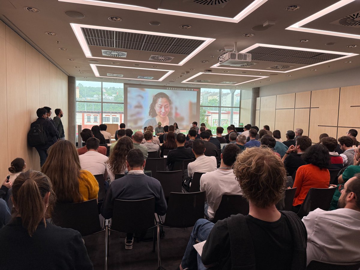 alberto_mancino's tweet image. 🚀 #RecSys2025 couldn’t have started any better! 
@ACMRecSys 
On Day 1 we hosted the very first workshop on data quality-aware multimodal recommendation (@DaQuaMRec ).
A bit of a tongue-twister 🤭, but a huge success 🎉

🧵