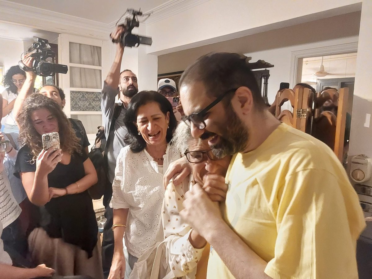 علاء عبد الفتاح والمناضلة الدكتورة ليلي سويف 💙❤️