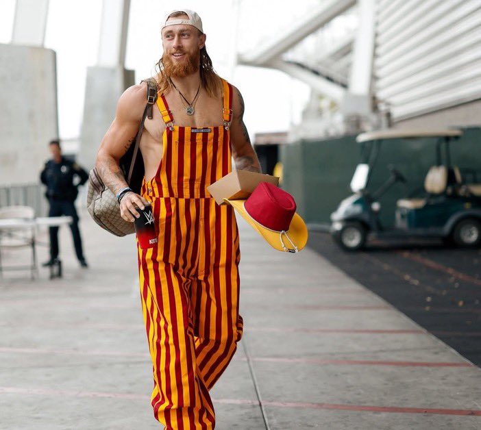 IowaStateNation's tweet image. 🚨 George Kittle might have lost a bet to Brock Purdy. #CycloneState

(📸 - @nineralex)