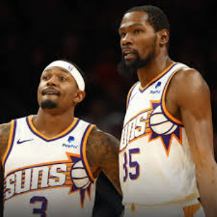 ThePhoenixSuns2's tweet photo. Is #KevinDurant cursed when it comes to the health/availability of new teammates, especially guards? 🤔
#FVV #HoustonRockets #NBAX #Hoops #Sports https://t.co/C5aMyvNFhV