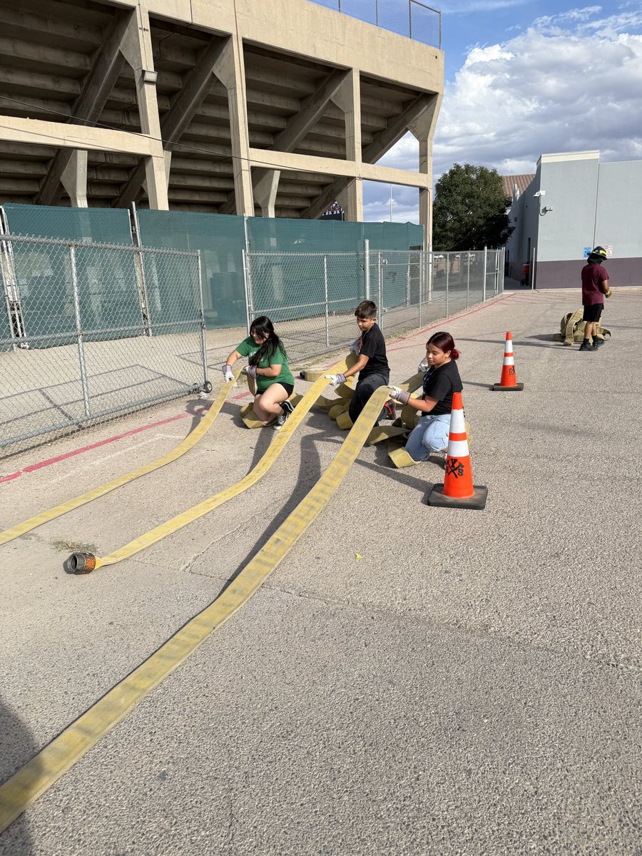 YsletaFire's tweet image. Last week was the start of Fire Fit workouts.  Kids did awesome getting in Fire shape. 💪🏼  @YsletaHS @YsletaISDCTE #FireTechRules