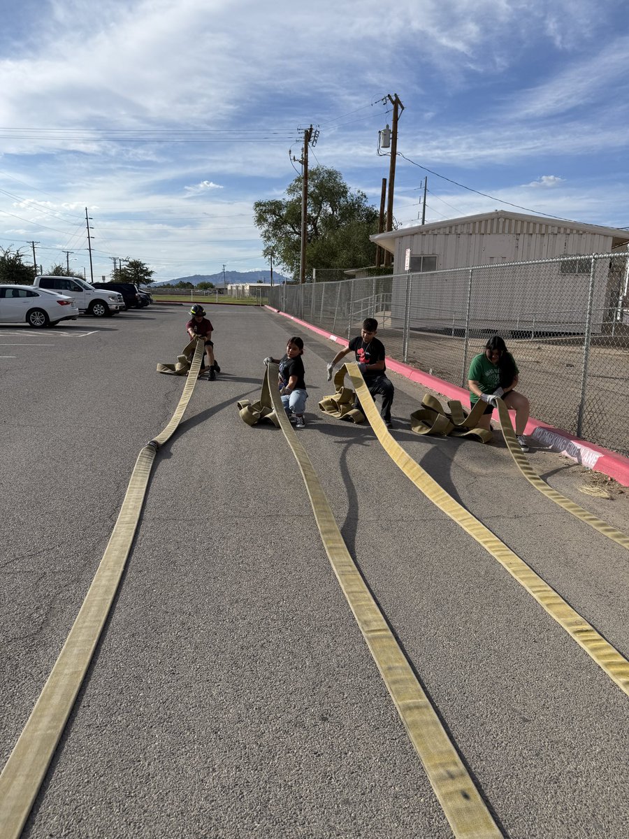 YsletaFire's tweet image. Last week was the start of Fire Fit workouts.  Kids did awesome getting in Fire shape. 💪🏼  @YsletaHS @YsletaISDCTE #FireTechRules