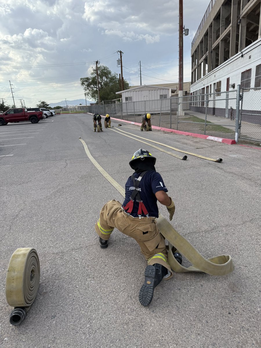 YsletaFire's tweet image. Last week was the start of Fire Fit workouts.  Kids did awesome getting in Fire shape. 💪🏼  @YsletaHS @YsletaISDCTE #FireTechRules