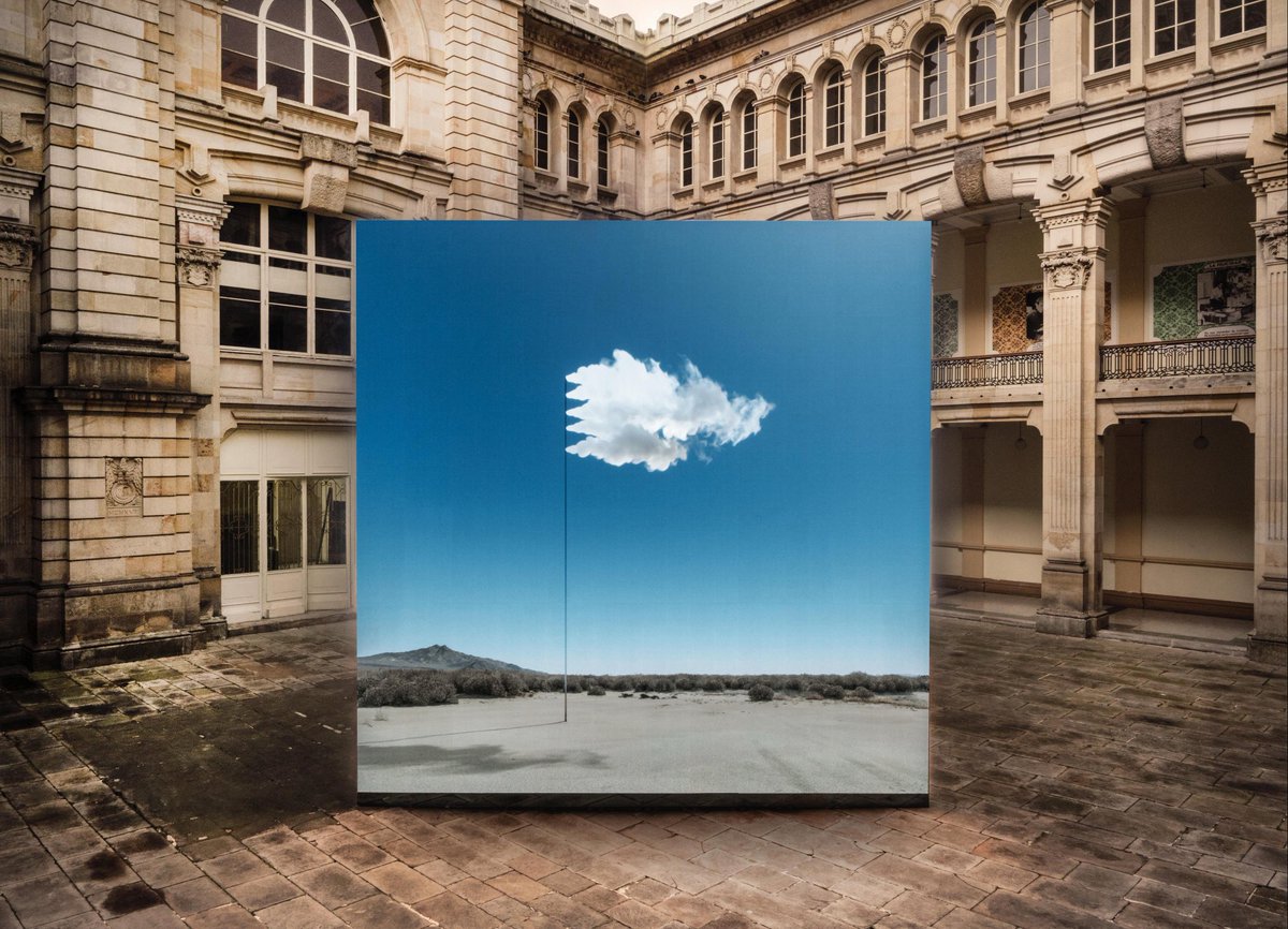 CulturaenBta's tweet photo. Bogotá se transformó en una gran galería al aire libre. 👐🏾✨ Calles y plazas de la ciudad exhiben las obras de artistas como Alejandro Tobón, Glenda León, Iván Argote, Leandro Erlich, Leonel Vásquez, Vanessa Sandoval y más de 250 creadores que hacen parte de la Bienal Internacional de Arte y Ciudad #BOG25.