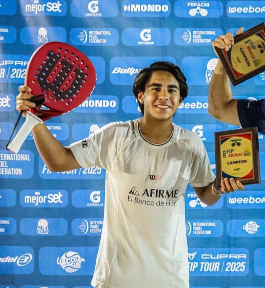 ContraBreak1's tweet photo. #PremierPadel #GermanyPremierPadelP2 Gran noticia el que el mexicano Diego Arredondo haya entrado al cuadro principal del P2 de Dusseldorf a través de la Quali. Mañana se enfrentará a Paquito y Bergamini haciendo pareja con el español Pablo Reina. ¡Shout-out a Diego! https://t.co/aytniz63eR
