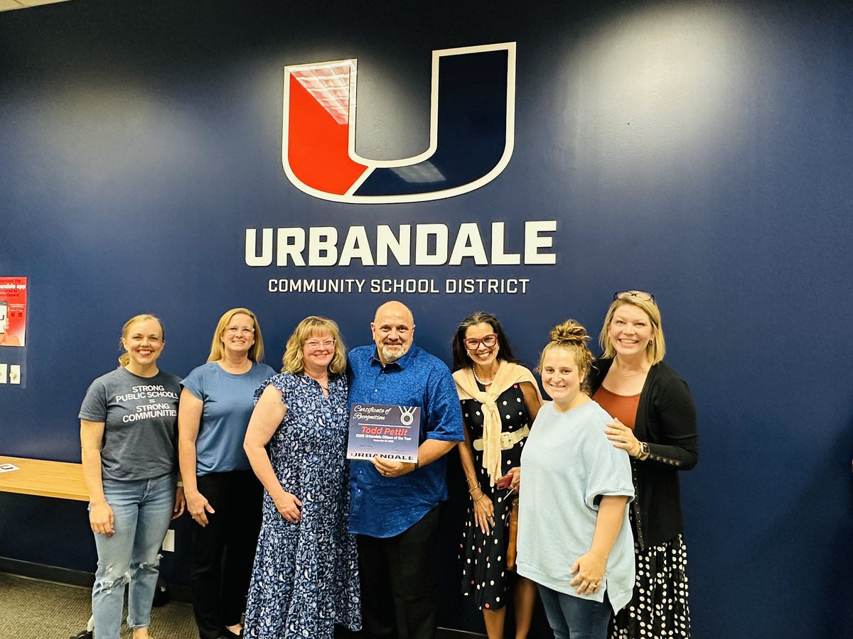 During tonight’s Board meeting, the Board celebrated Olmsted 5th gr teacher, Todd Pettit, for being selected as the 2025 Urbandale Citizen of the Year! Mr. Pettit will be formally recognized during the Chamber's Sample Urbandale event. Congrats, Mr. Pettit!