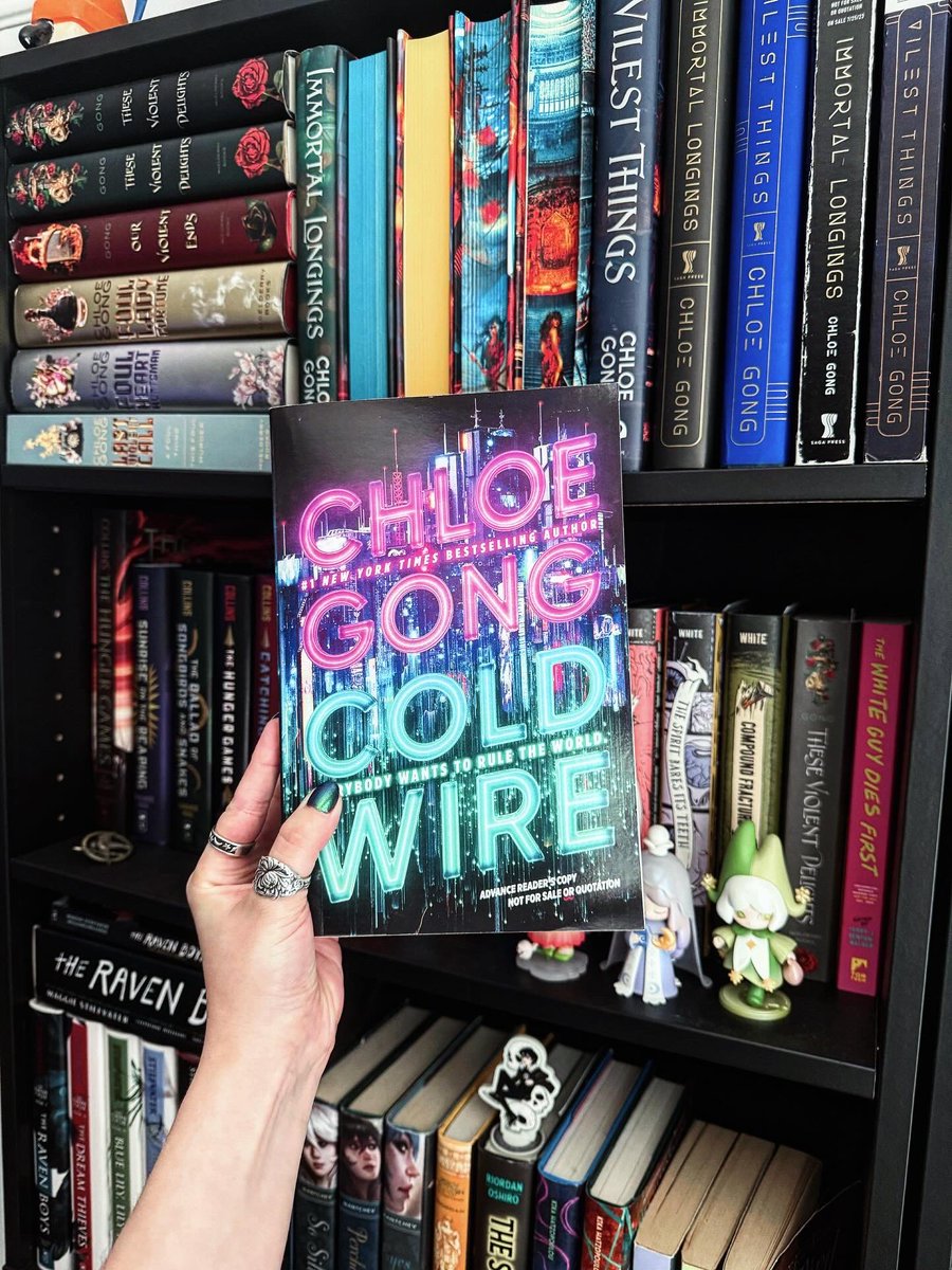 minnowslibrary's tweet image. Clocking in for my second week at NileCorp! 🫡

For this week’s prompt, our unstoppable Branch Head @thechloegong asked us to play a little ~Two Truths and a Lie~ to encourage team bonding. Guess my lie below! 

Pre-order the Employee Handbook: #Coldwire, out Nov 4, 2025! ♾️