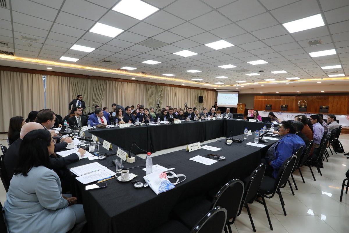 CorteIDH's tweet photo. 🔵 En el marco de la semana de actividades presenciales en el Paraguay del 180° Período Ordinario de Sesiones de la Corte Interamericana de Derechos Humanos, se realizó hoy una audiencia privada de supervisión de cumplimiento de sentencia en el Caso Comunidad Indígena Xákmok Kásek Vs. Paraguay.

En la diligencia participaron el Vicepresidente de la Corte, Juez Rodrigo Mudrovitsch, y el Juez Ricardo C. Pérez Manrique, junto con Gabriela Pacheco Arias, Secretaria Adjunta; Ana Lucía Aguirre, Directora de la Unidad de Supervisión de Cumplimiento de Sentencias; y Paloma Núñez, abogada de esta unidad.

📸 Conoce algunos momentos de la audiencia en: https://t.co/Ij4a2oLAcQ

#CorteIDH
#SupervisiónCumplimiento
#180PeríodoDeSesiones