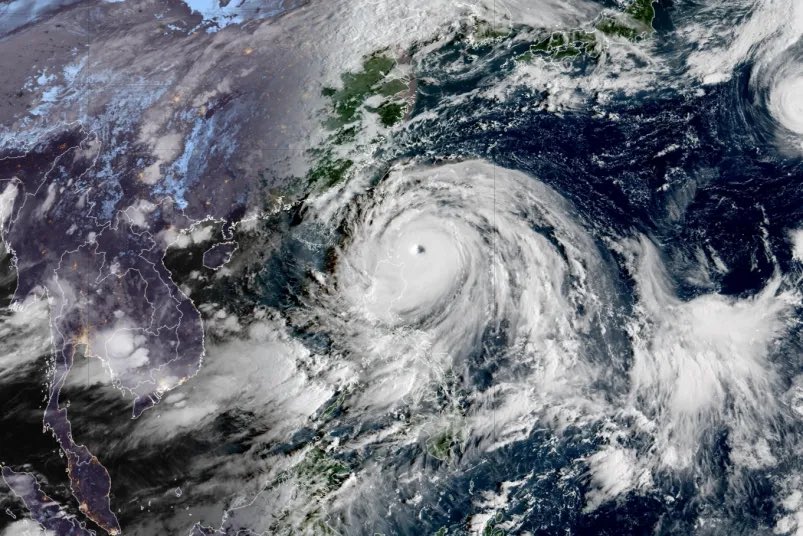 FatherChrisVor1's tweet image. Super Typhoon Ragasa is barreling toward Hong Kong with 220 km/h winds at its center. The Strong Wind Signal No. 3 is already in force; flights are being cancelled, schools suspended, &amp;amp; thousands preparing for serious conditions. Lord, be with all in harm’s way. 🙏