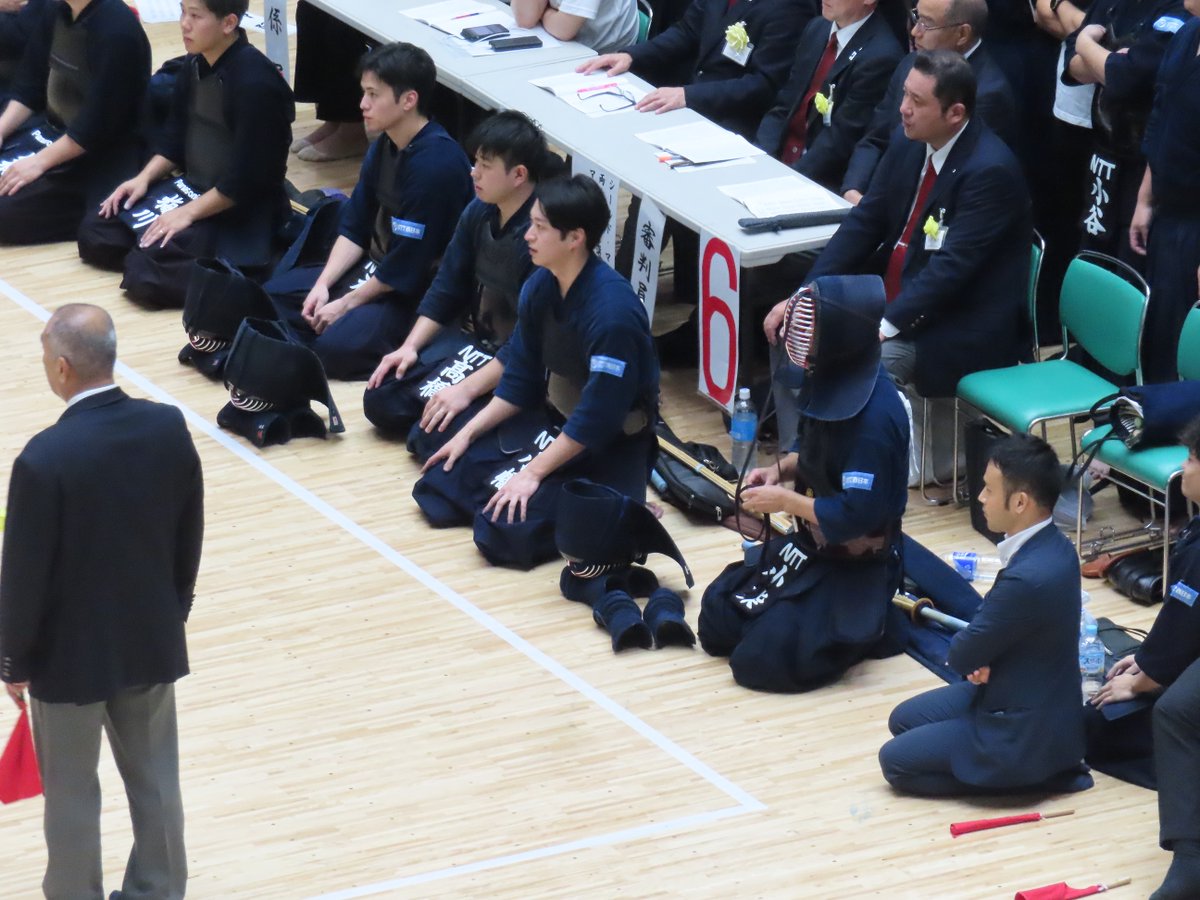 #中央大学剣道部　全日本実業団の5回戦でパナソニックEW東京本社とNTT西日本が対戦。NTT西日本の監督がH17卒 市原 真人（日吉ヶ丘）パナの副将がH28卒 吉村大地（明徳義塾）。パナEW東京本社はここで敗退、しかし大躍進でした。来年の関東が楽しみです！
