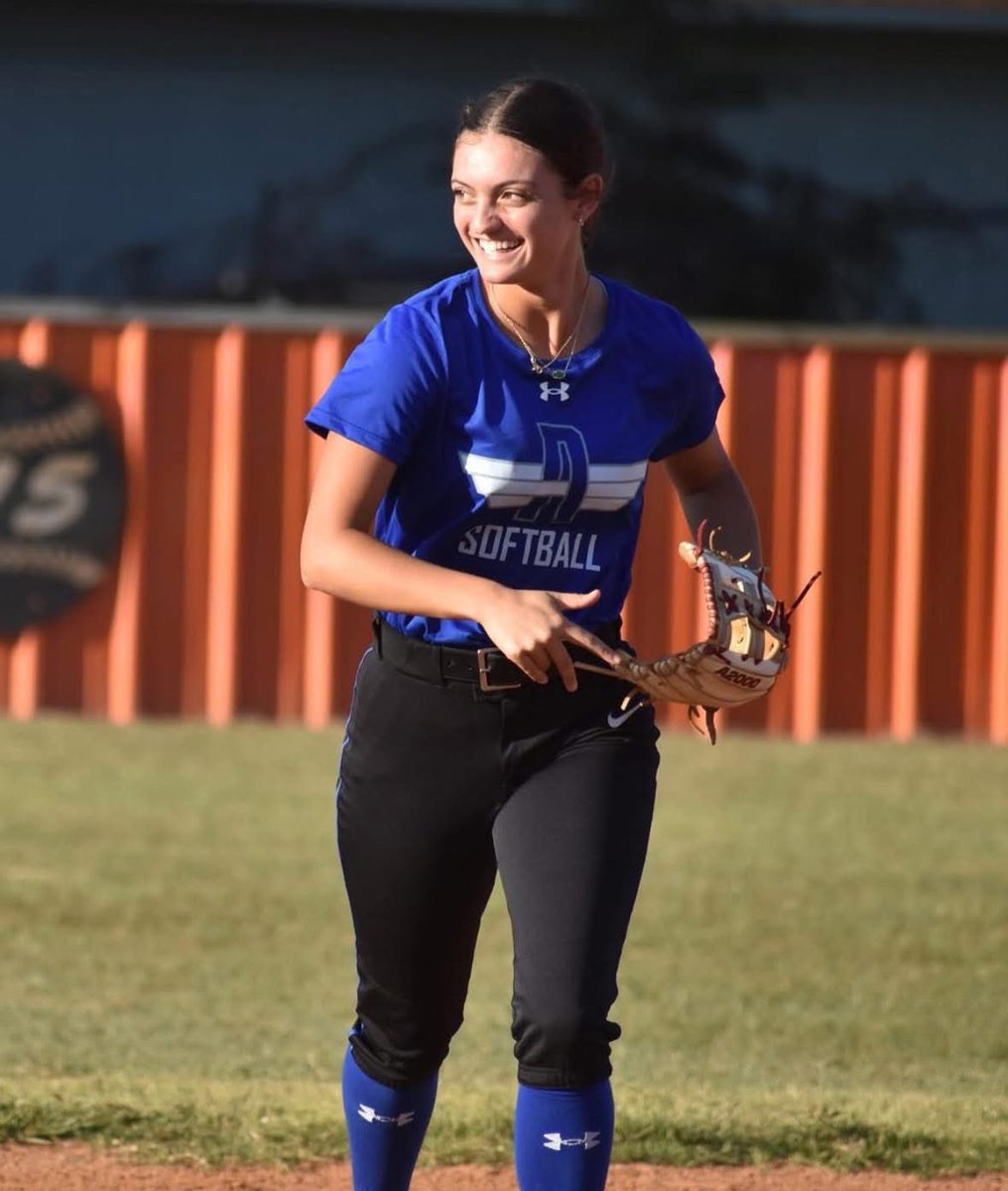 ASUNewportSB's tweet image. 💙 The smiles are in midseason form already 😎🍁 #FallBall #Team3