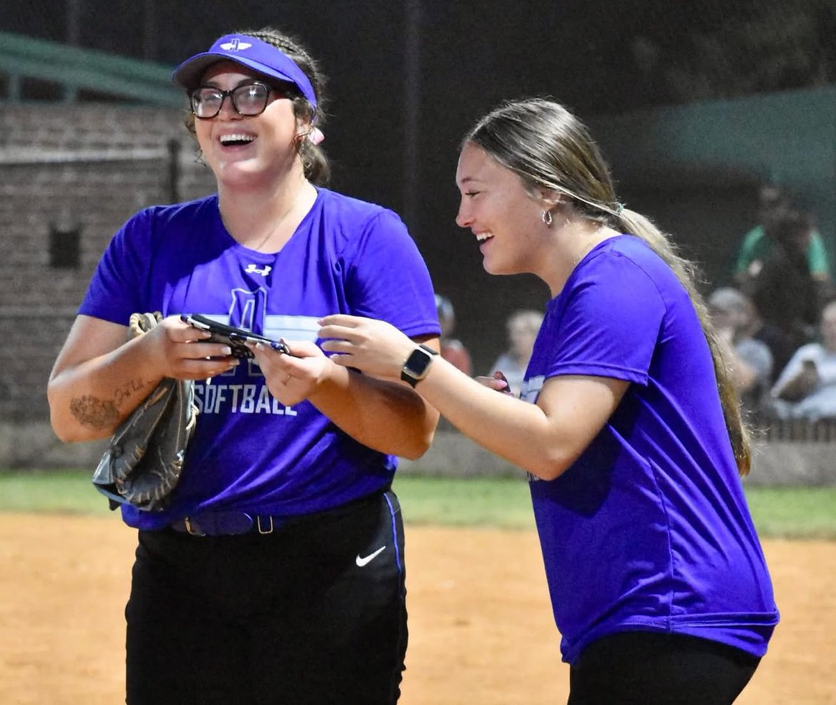 ASUNewportSB's tweet image. 💙 The smiles are in midseason form already 😎🍁 #FallBall #Team3