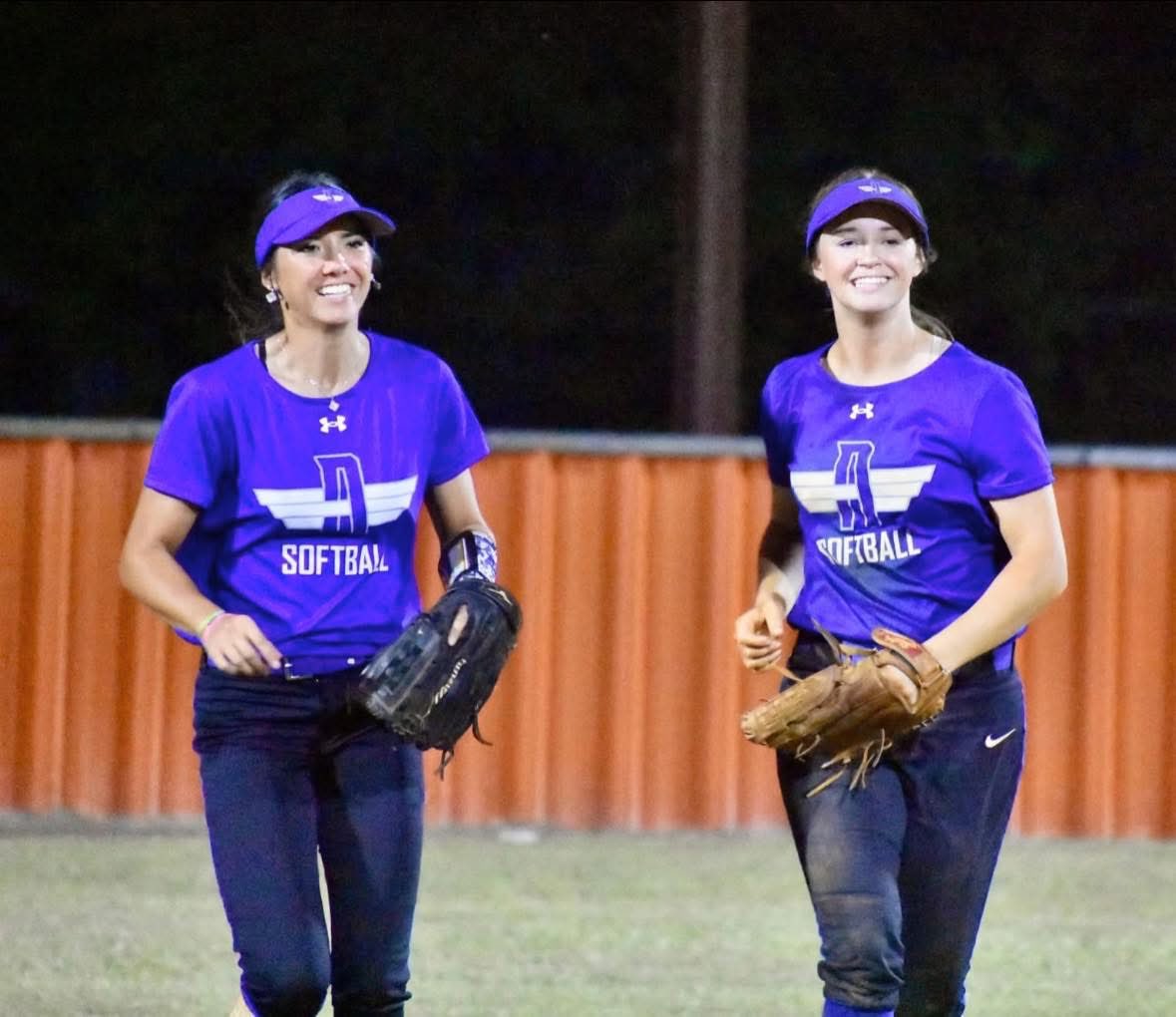 ASUNewportSB's tweet image. 💙 The smiles are in midseason form already 😎🍁 #FallBall #Team3