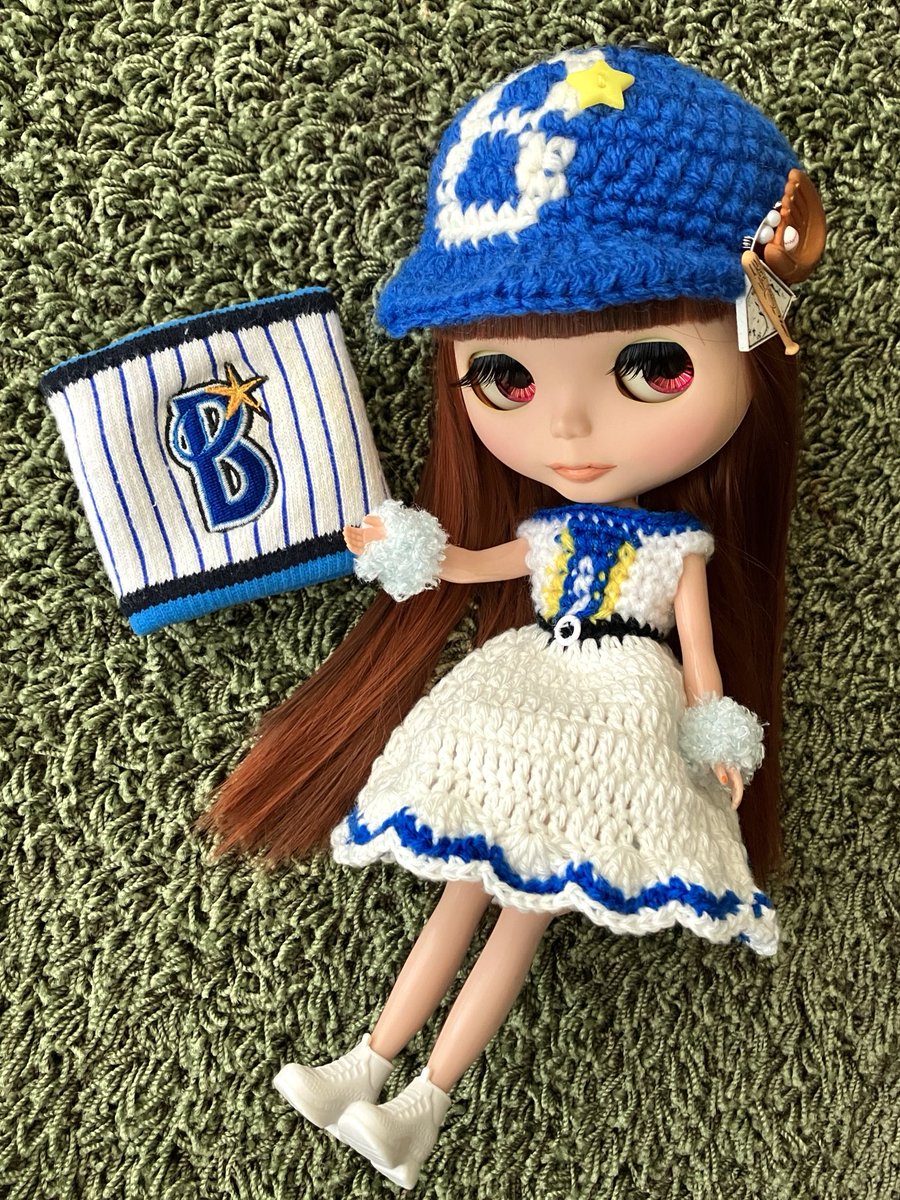 ネオブライス用にキララ＆dianaイメージのアウトフィットをオーダーメイドで作って頂きました
世界にひとりだけのベイブライス✨

紫外線に弱いので自宅で一緒に応援📣
これを着てから勝ち星が増えた気がする！
I⭐︎YOKOHAMA‼︎

#baystars
#ブライス