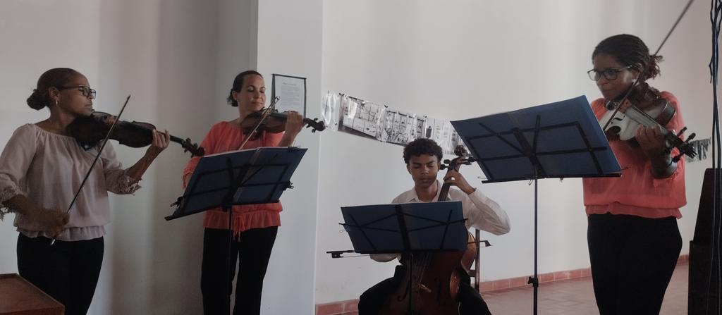 El Museo Provincial; La Periquera en Holguín es sede de la XXXIX edición del Taller de Investigadores del Patrimonio. Inició hoy 22 de septiembre, precisamente homenajeando el Día del Historiador. 
#SomosCulturaHolguín
#HonorHolguinero