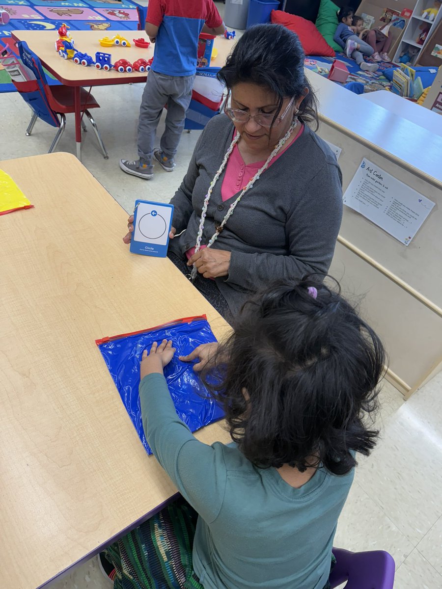 MissVatLP's tweet photo. We launched Kickstart Literacy today and Room 8 had so much fun writing pre-writing strokes with our Sensory Bags! #EveryDayCountsInNBTPK #Room8isGreat #KickstartLiteracy https://t.co/eE5IebKdC7