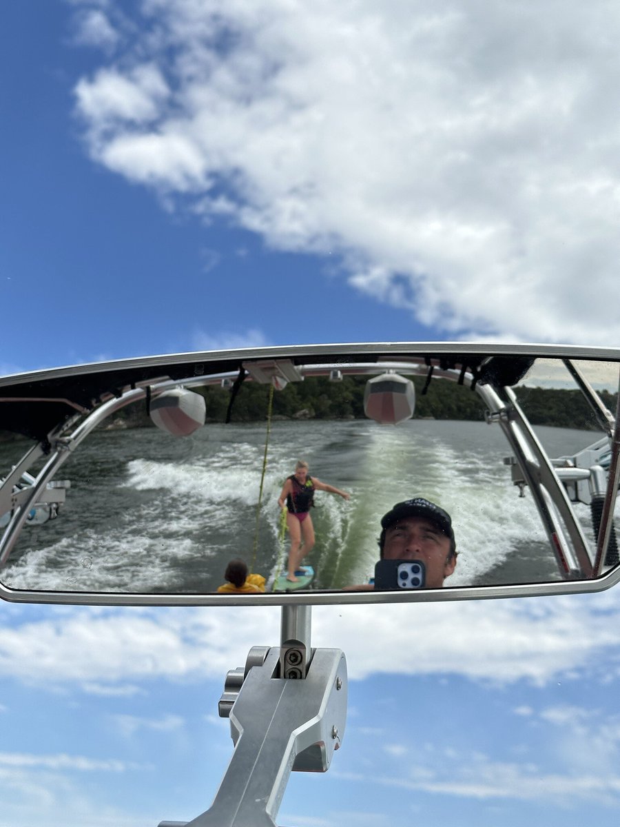 AlanDPariser's tweet photo. Don’t look back! Eyes forward, energy forward, life forward. 🚀🌊 #LivesChangeHere #GrowthMindset https://t.co/c986Gne8cz