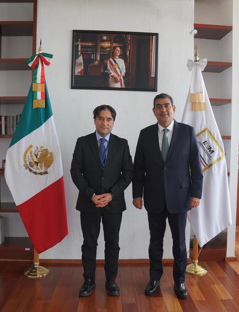 En la sede del <a href="/INAMI_mx/">INM</a>, su titular, <a href="/SergioSalomonC/">Sergio Salomón</a> sostuvo un encuentro con <a href="/HumbertoHe57613/">Humberto Henderson</a>, Representante Interino en México del <a href="/ONUDHmexico/">ONU-DH México</a>, y con Maia Campbell, representante adjunta de la misma Oficina. 

La reunión obedeció al interés de afianzar puentes de