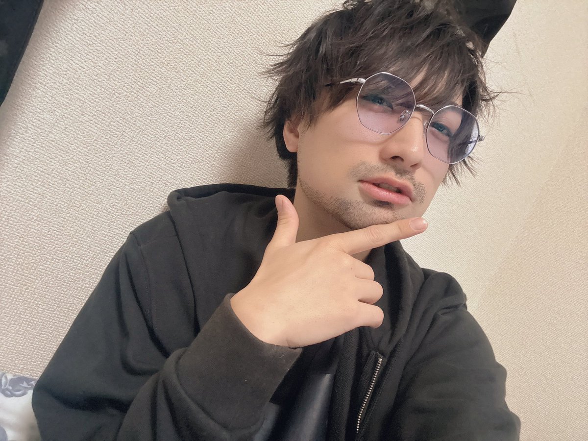 白いギターの歌い人 tweet media