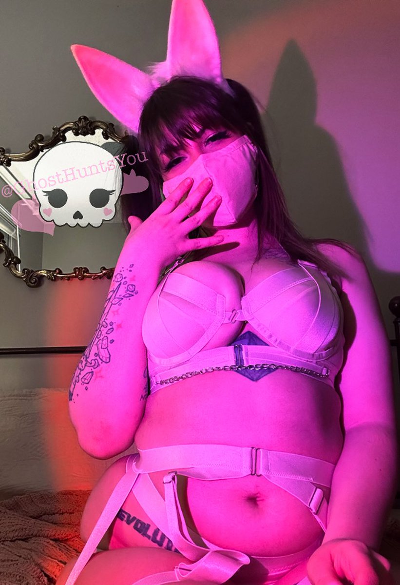 GhostHuntsYou's tweet image. Guess who made a SextPanther account? AND who’s online *right now*?

sextpanther.com/ghostbunny