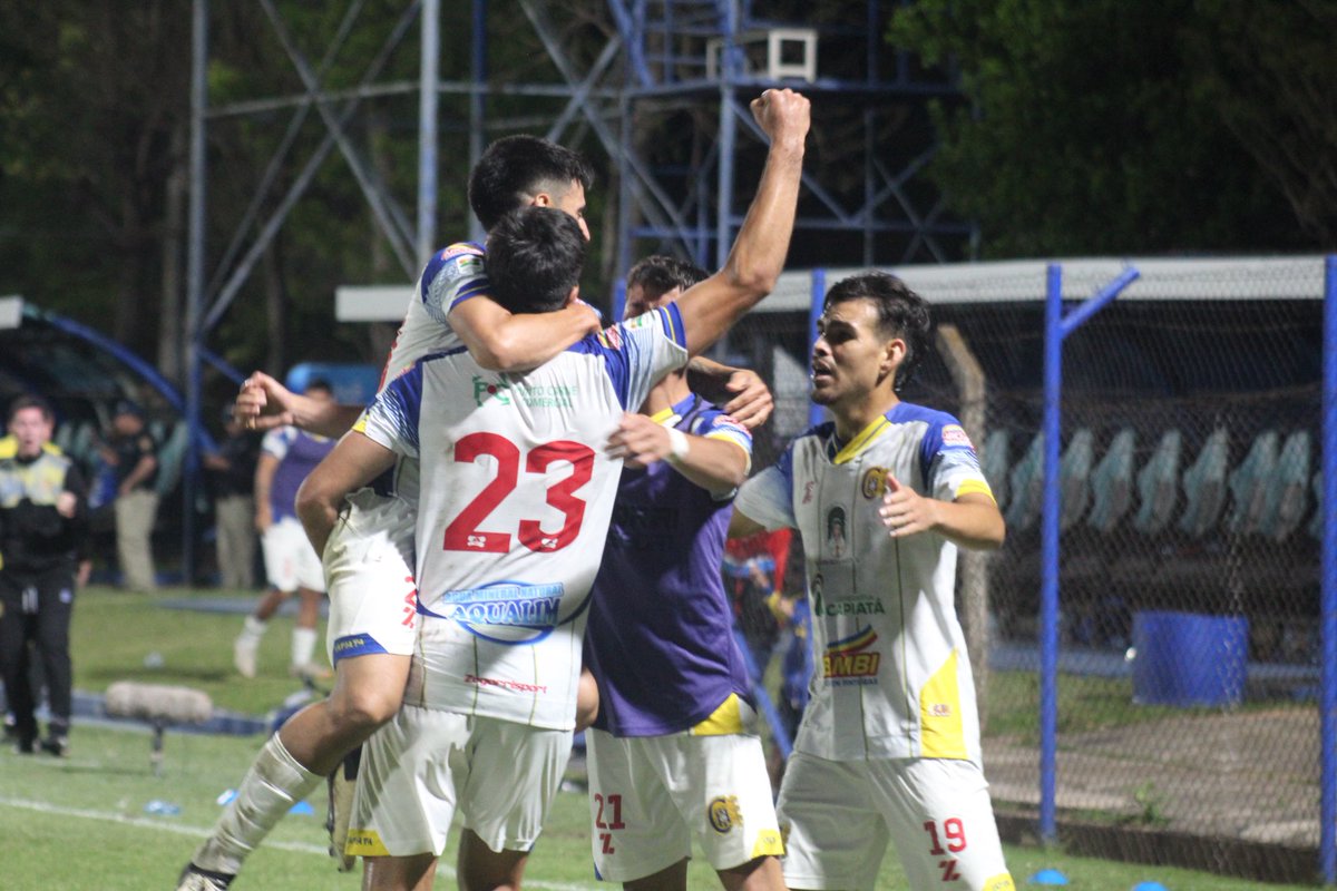 ¡JUNTOS HASTA EL FINAL!

Seguimos por el SUEÑO de PRIMERA 🏆

#SolDeAmérica 1-1 #Capiatá
#Intermedia #Fecha28

⚽️ Héctor Lezcano (CDC)

Quedan 2 finales ¡VAMOS CAPIATÁ! 💛💙