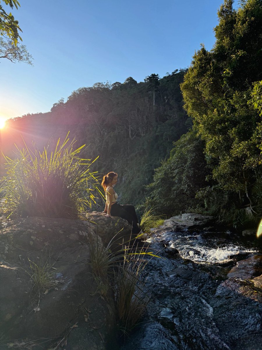 jayrdark's tweet image. Standing in awe of nature's serenity, where the waterfall whispers peace to the soul🌿💧
#NatureHeals #MindfulMoments #WaterfallWisdom