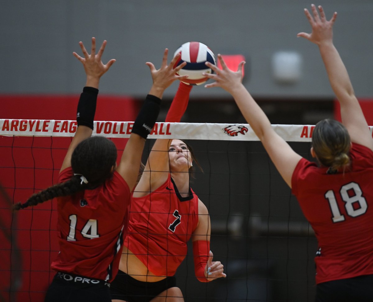 sports_drc's tweet image. High school volleyball teams across the Denton area continued district play last week as they continue jockeying for playoff positioning.

Argyle&apos;s Hannah Baker is among players from six local schools recognized as some of the slate&apos;s standouts.

List: dentonrc.com/sports/high_sc…
