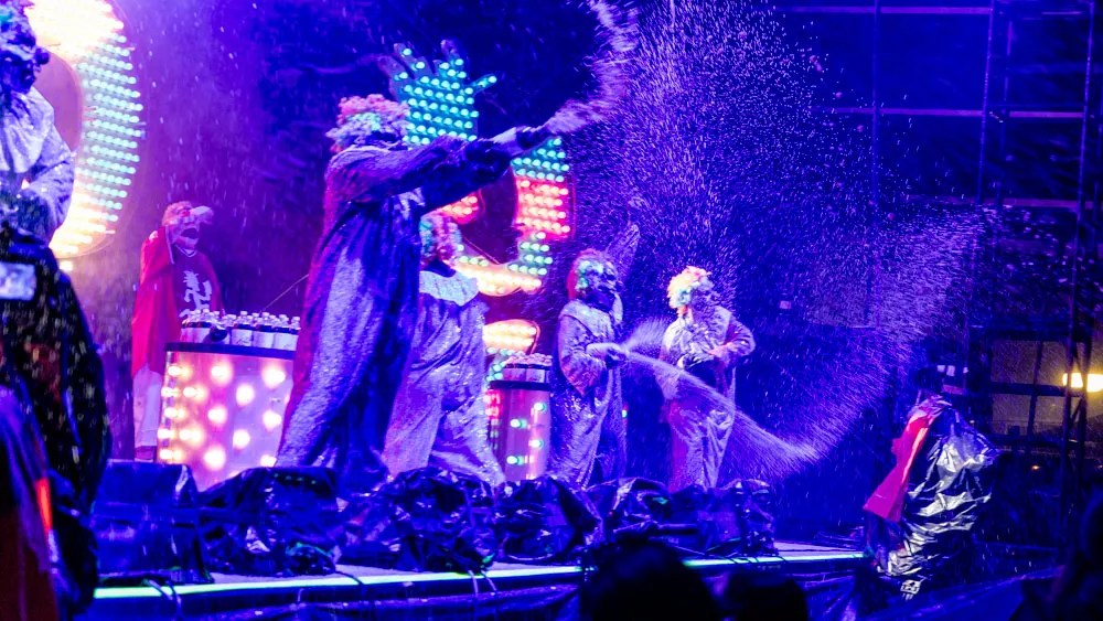 icp's tweet photo. Catch us on tour October 19th – 30th for the 3rd leg of the ICP tour! Every twisted mile is leading straight to Detroit for the 32nd Annual Hallowicked Clown Show on October 31st, HAPPY FUN DAY! 

DATES:
• 10/19 – Portland, OR @ (𝗦𝗢𝗟𝗗 𝗢𝗨𝗧)
• 10/20 – Garden City, ID @ Revolution Music Hall
• 10/22 – Anaheim, CA @ House Of Blues
• 10/23 – Las Vegas, NV @ Brooklyn Bowl
• 10/24 – Riverside, CA @ RMA
• 10/26 – Denver, CO @ (𝗦𝗢𝗟𝗗 𝗢𝗨𝗧)
• 10/27 – Denver, CO @ Summit Music Hall 
• 10/28 – Wichita, KS @ Cotillion Ballroom
• 10/29 – Columbia, MO @ (𝗦𝗢𝗟𝗗 𝗢𝗨𝗧)
• 10/30 – Columbus, OH @ KEMBA Live
• 10/31 – Detroit, MI @ Masonic Temple

TICKETS ON SALE NOW!
🎟 🔗 https://t.co/FWIICmas3h 

📸 joshjusticephotography