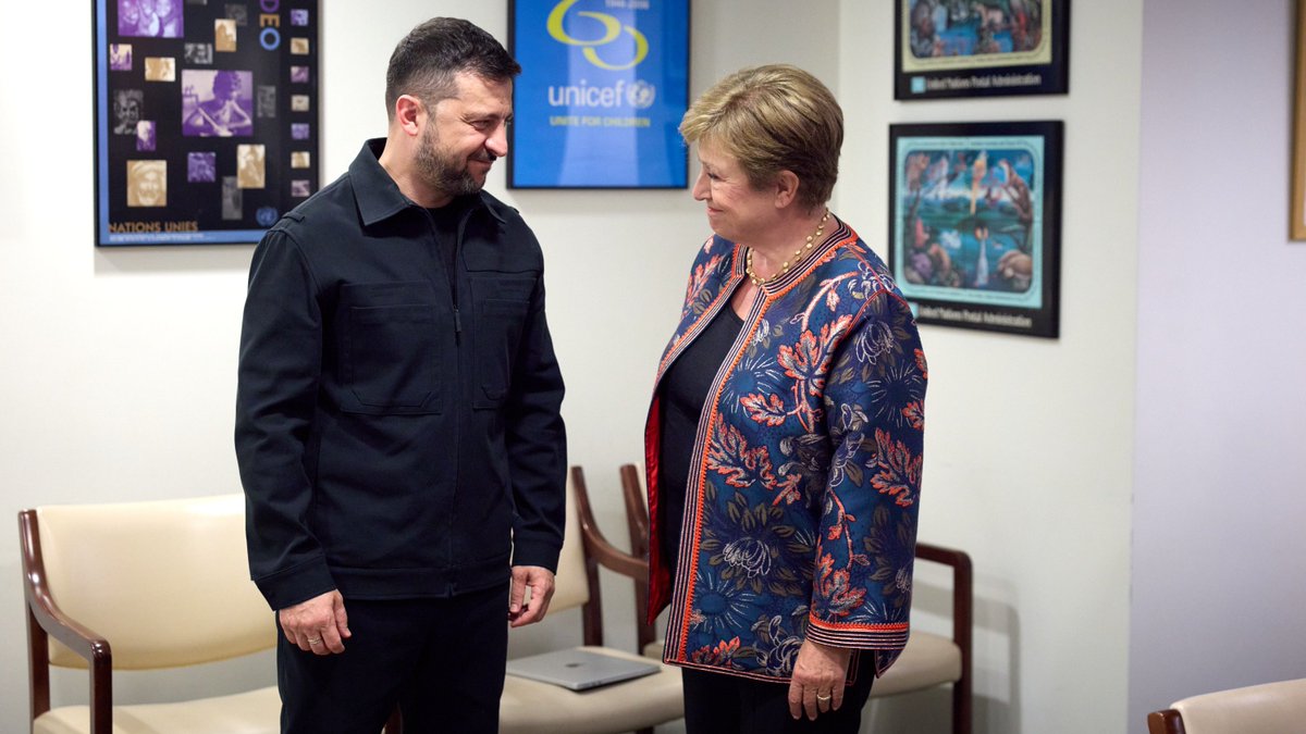 Зустрівся з директоркою-розпорядницею Міжнародного валютного фонду Крісталіною Георгієвою у Нью-Йорку. 

Обговорили можливості для використання заморожених російських активів на користь України та всі можливі варіанти співпраці, зокрема й нову програму, спрямовану на підтримку