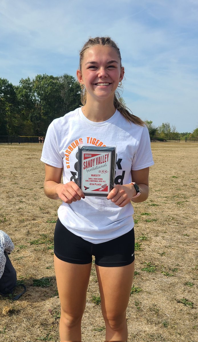 McKenzie_MX_199's tweet image. @strasburg_cc #Senior runner @kylie_mck26 took 4th place overall at the @svlocalschools #Invitational 

#KeepRunning 
@FieldLevel @OHMileSplit @OHAthleticConf @NCAATrackField @OhioStateTFXC @runnerspace @SecondSoleOhio 
@StrasburgTrack #uncommitted