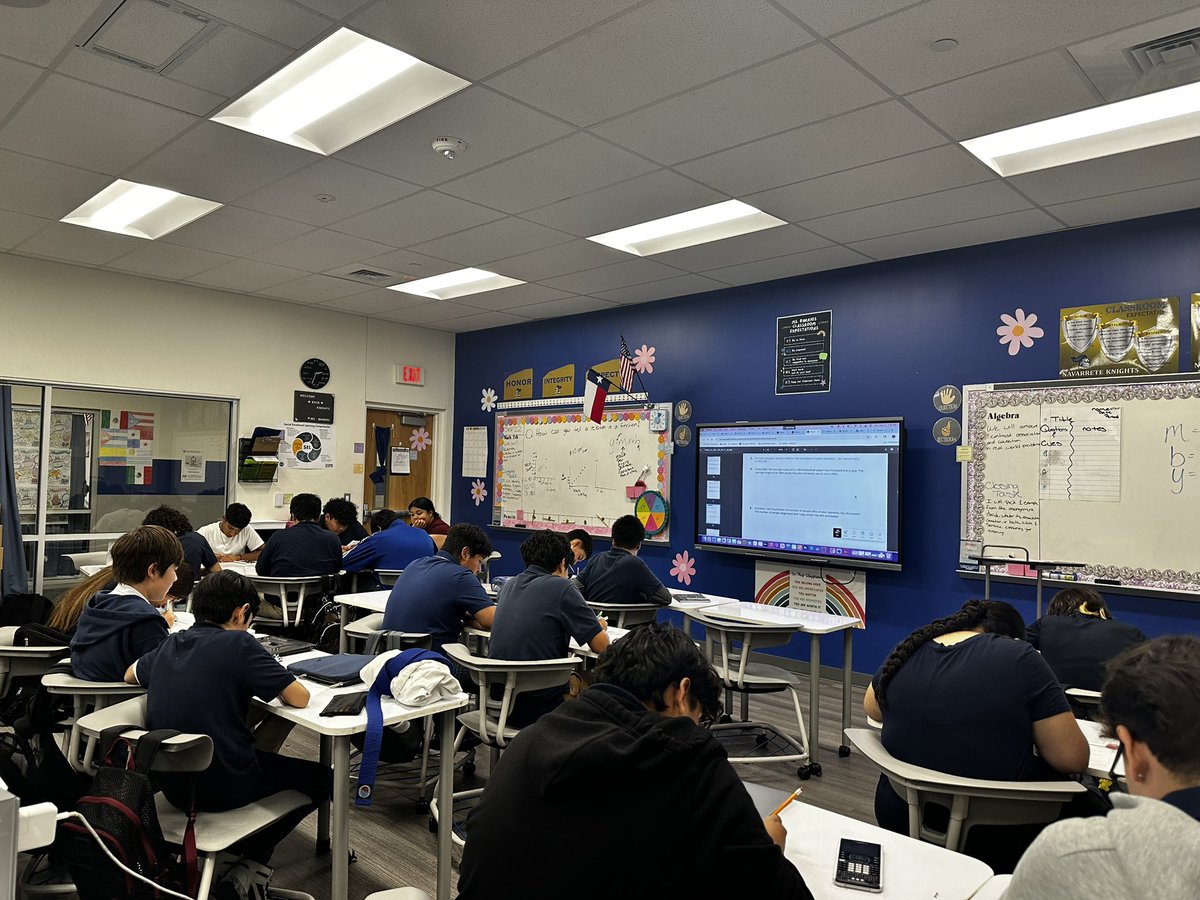 NuriRobles1's tweet image. Who says small group instruction is only for elementary? Ms. Barrios is meeting the needs of all her students! #ItStartsWithUs #KnightNation