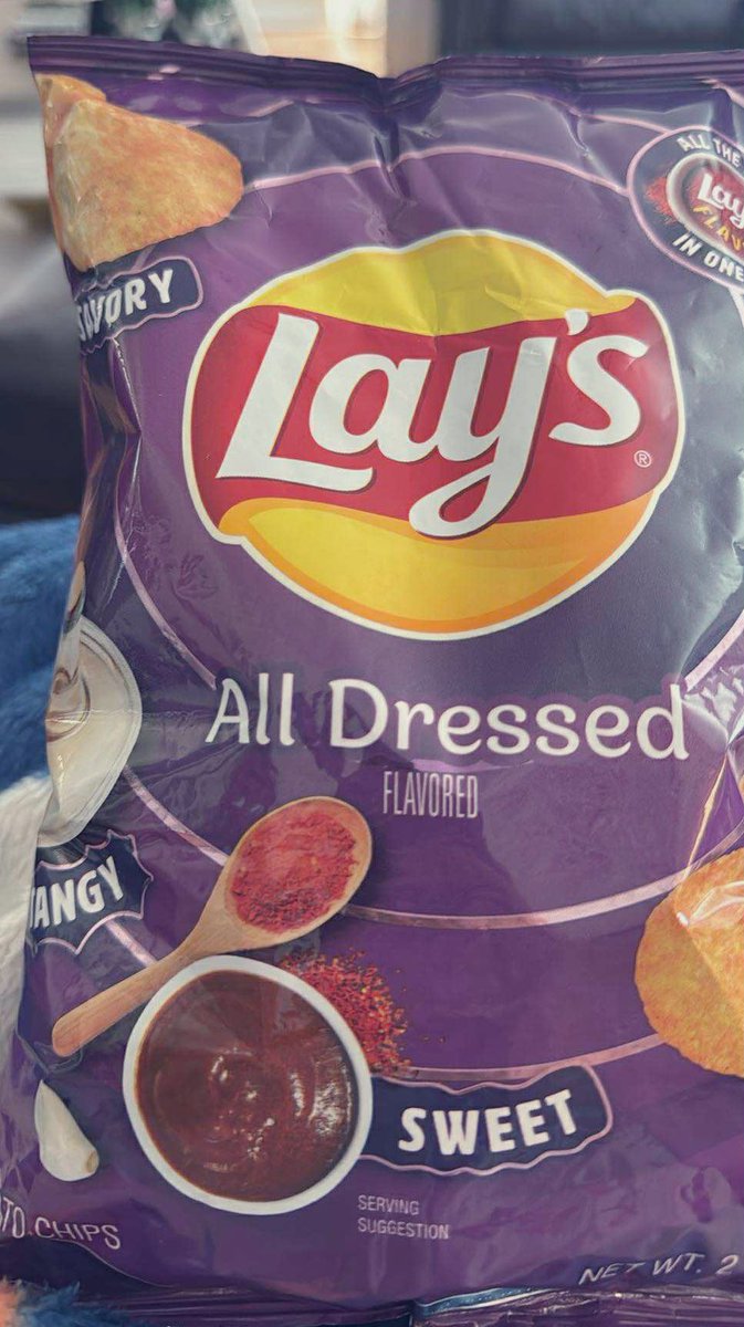 CoachSlob's tweet image. All dressed chips. They're not bad, but they're not great either.

If someone hands you a bowl, you’ll eat a few. You won't be mad about it. 

They exist, and that's about the highest praise I can give them.

@Canada  @KTrevorWilson @MinnequaFats