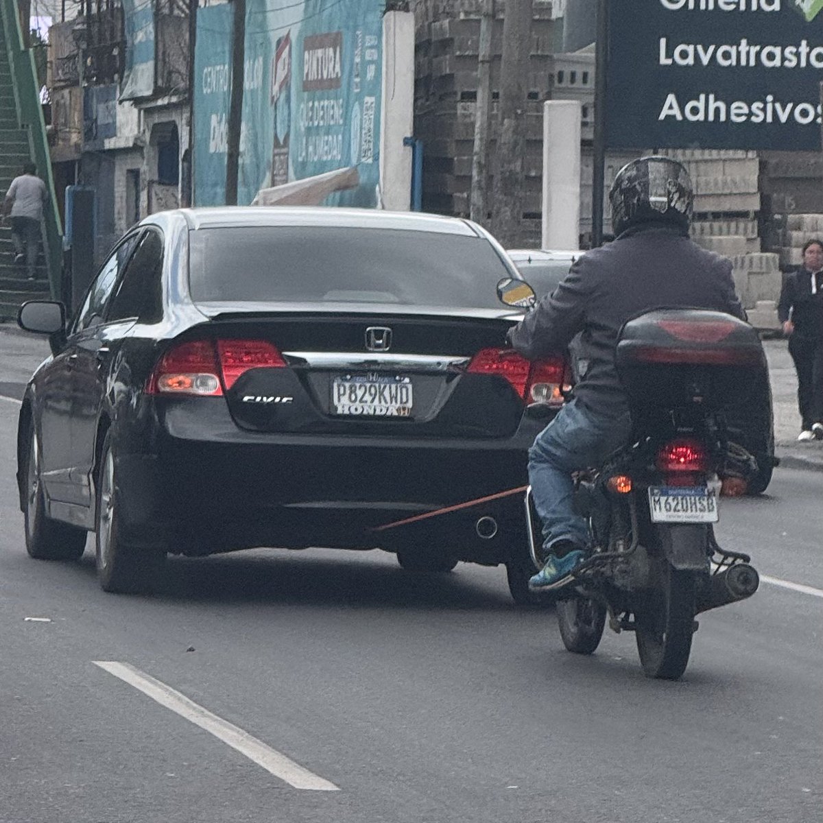 JulioToled0's tweet photo. Ya nada me puede sorprender en el #TraficoGT https://t.co/DDtWfyjVfM