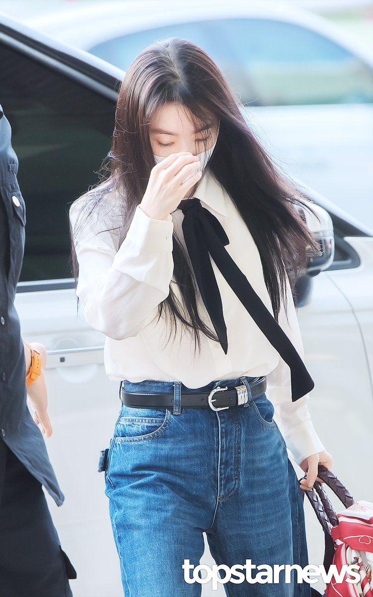 레드벨벳 아이린, ‘웬디 콘서트의 여운에서 빠져나오지 못한 한 사람’ (김포공항 출국) [HD포토] #레드벨벳 #RedVelvet #아이린 #IRENE #김포공항 #출국 #입국 #프리뷰 topstarnews.net/news/articleVi… <- Original Photo