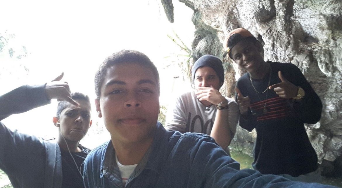 Afrokaioo's tweet photo. Literalmente nos https://t.co/yZMJKQBStD