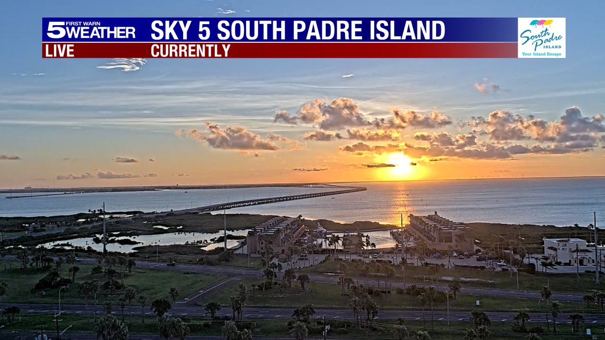 Another amazing South Padre Island sunset!  The sun sets today at 7:29pm.  It's roughly a minute earlier each day as we head into autumn.
#rgv #rgvwx