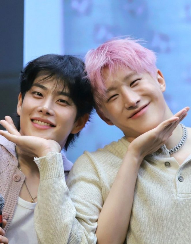 renatalia35's tweet photo. ZOONIZINI FANPARTY EN CHILE
#ZOONIZINIENCHILE

@ninshi_ent
@zafiroLive
@fantagiogroup
@fantagiomusic_
@offclASTRO
@studiopav_latam https://t.co/s49azoAmhd