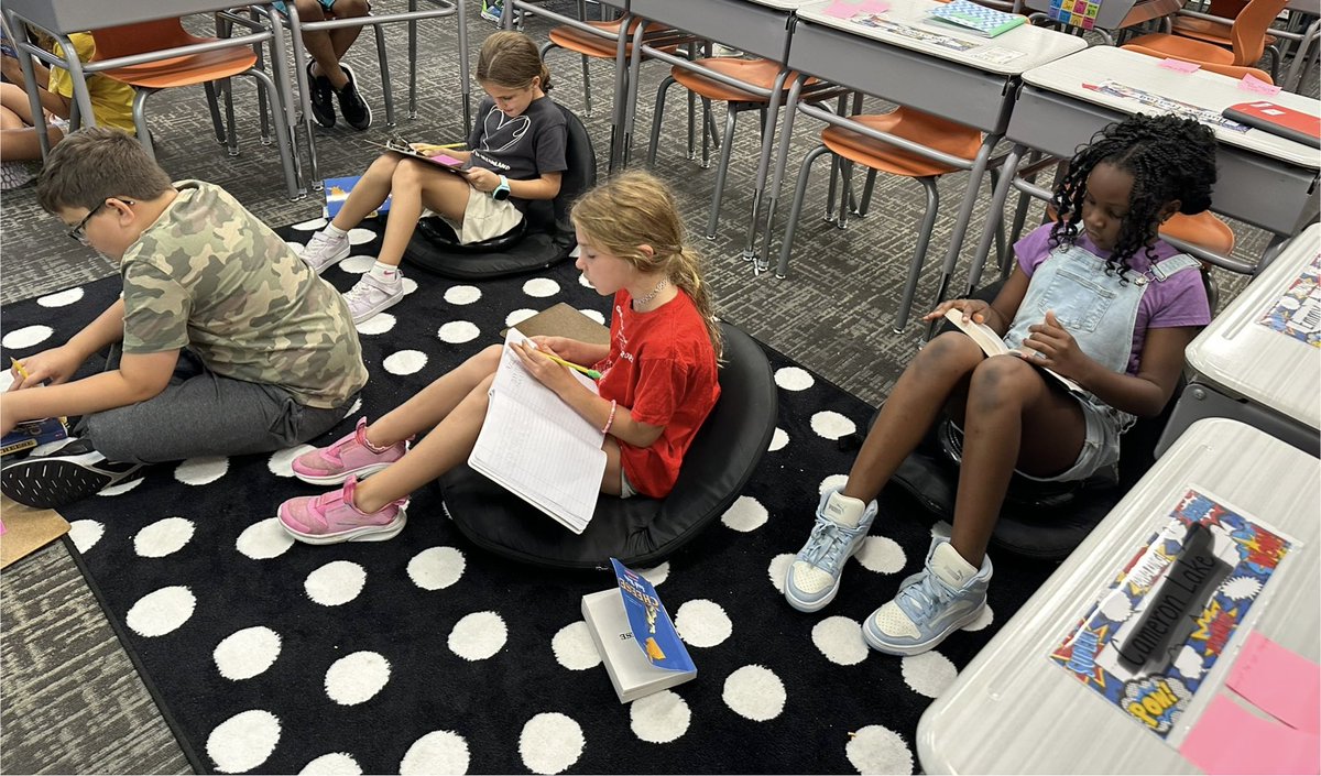 Mrs. Holthouse tweet media