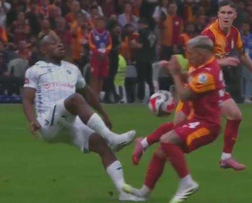 Ey <a href="/TFF_Org/">TFF</a> bu sirk ne zaman sona erecek #GSvKNY #cincon #galatasaraykonyaspor #sikegalatasaray #patlama #BallonDor #Sirknight #tffistifa