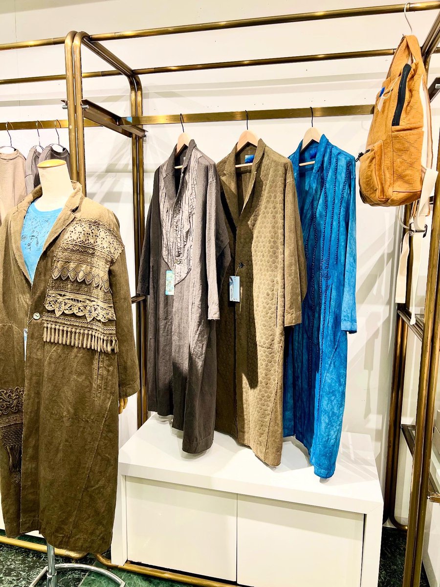 Veriteco's tweet photo. 日本橋三越本館５階
ライフスタイルイベントスペース
pop up shop
本日23日最終日
10:00〜19:00
Veriteco草木染めの服とアクセサリーと
東京でフルアイテムご覧になって頂けるのは、年内最後のイベントとなります。
次は半年後の春までございません。 https://t.co/b0LKVoB4kR