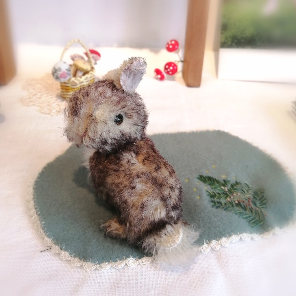 yukocoomomo's tweet photo. coomomo個展
「うさぎたち、森へ行く」

小さな森の入口をオープンしました。本日最終日。19時まで開けています。夜の森もいいものですよ…✨

#うさぎたち森へ行く #個展
#うさぎ #Rabbit #TeddyRabbit
#染花 #ハンドメイド #西荻窪 #ギャラリーマド https://t.co/HfDkOOyTIY